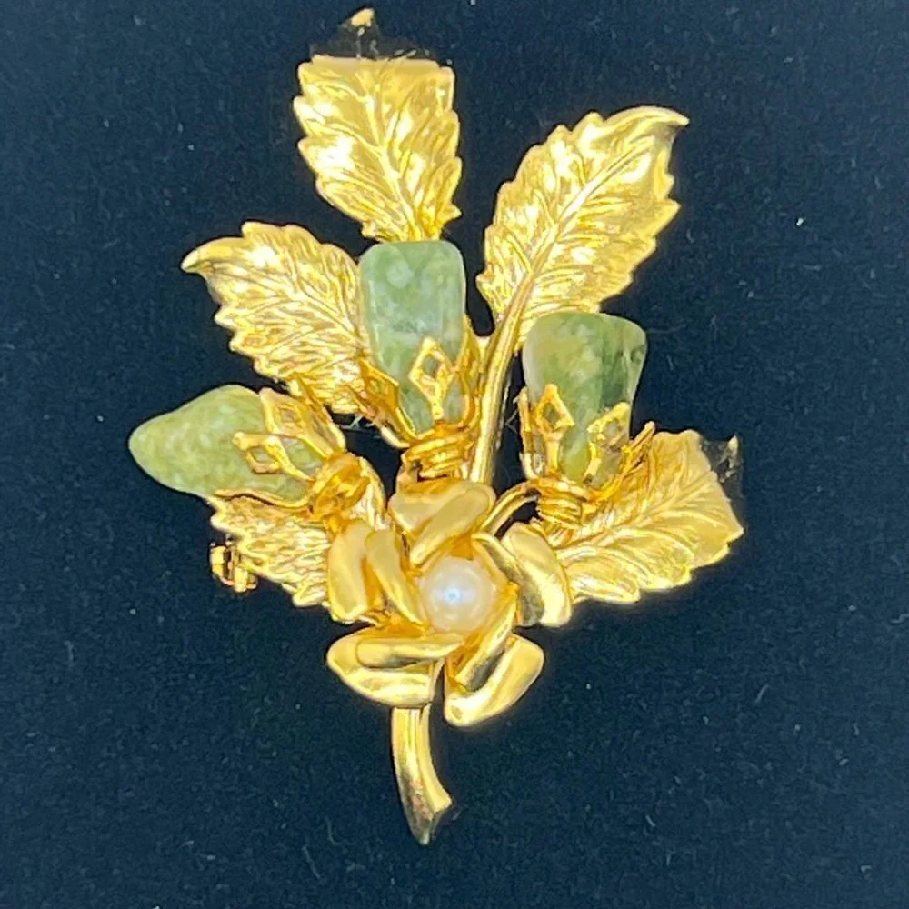 KRAMER Vintage Gold and Green Brooch / Pin with Jade Pebbles